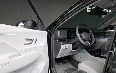 Hyundai Kona, 2023 год, 2 430 000 рублей, 13 фотография