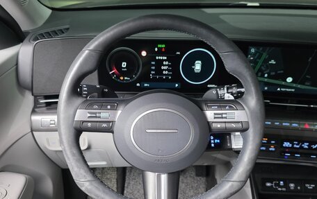 Hyundai Kona, 2023 год, 2 430 000 рублей, 17 фотография