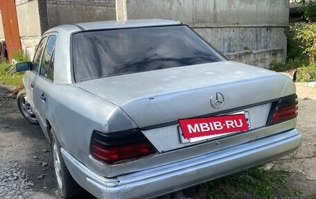Mercedes-Benz W124, 1985 год, 85 000 рублей, 2 фотография