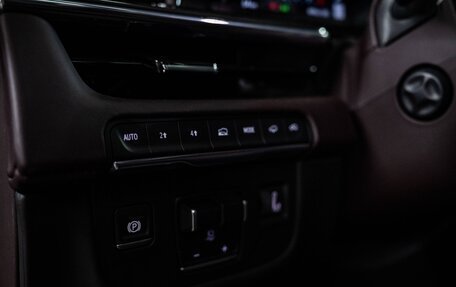 Cadillac Escalade V, 2024 год, 16 000 000 рублей, 19 фотография