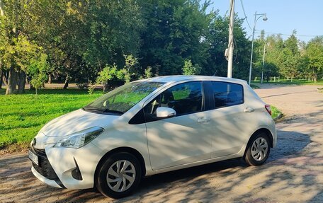 Toyota Vitz, 2019 год, 950 000 рублей, 4 фотография