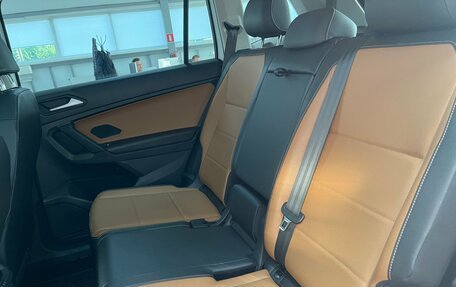 Volkswagen Tiguan II, 2019 год, 1 999 000 рублей, 23 фотография