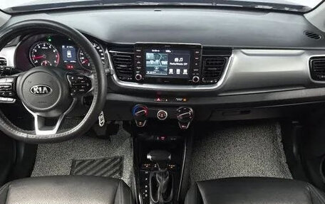 KIA Stonic, 2018 год, 1 214 000 рублей, 3 фотография