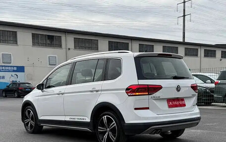 Volkswagen Touran III, 2022 год, 1 699 003 рублей, 5 фотография