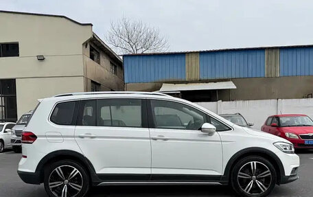 Volkswagen Touran III, 2022 год, 1 699 003 рублей, 7 фотография