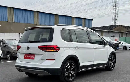 Volkswagen Touran III, 2022 год, 1 699 003 рублей, 8 фотография
