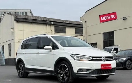 Volkswagen Touran III, 2022 год, 1 699 003 рублей, 6 фотография