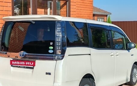 Toyota Voxy III, 2014 год, 1 750 000 рублей, 2 фотография