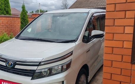 Toyota Voxy III, 2014 год, 1 750 000 рублей, 10 фотография