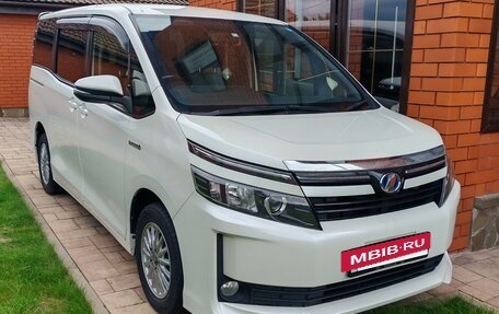 Toyota Voxy III, 2014 год, 1 750 000 рублей, 11 фотография