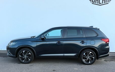 Mitsubishi Outlander III рестайлинг 3, 2018 год, 1 730 000 рублей, 3 фотография