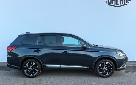 Mitsubishi Outlander III рестайлинг 3, 2018 год, 1 730 000 рублей, 4 фотография