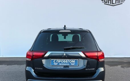 Mitsubishi Outlander III рестайлинг 3, 2018 год, 1 730 000 рублей, 6 фотография