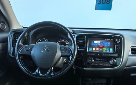 Mitsubishi Outlander III рестайлинг 3, 2018 год, 1 730 000 рублей, 11 фотография