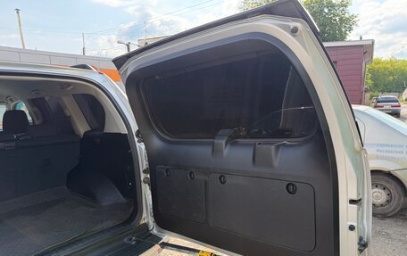 Toyota Land Cruiser Prado 150 рестайлинг 2, 2016 год, 3 560 000 рублей, 16 фотография