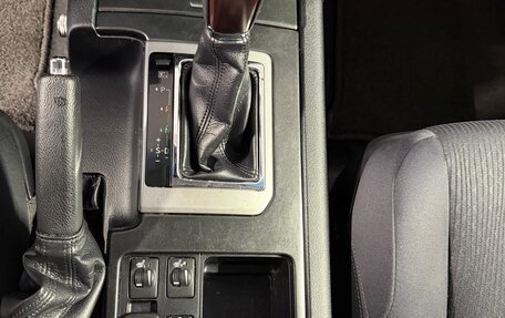 Toyota Land Cruiser Prado 150 рестайлинг 2, 2016 год, 3 560 000 рублей, 32 фотография