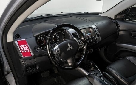 Mitsubishi Outlander III рестайлинг 3, 2011 год, 1 145 000 рублей, 10 фотография