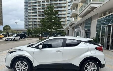 Toyota C-HR I рестайлинг, 2024 год, 2 715 000 рублей, 3 фотография