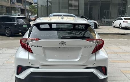 Toyota C-HR I рестайлинг, 2024 год, 2 715 000 рублей, 4 фотография