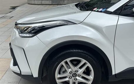 Toyota C-HR I рестайлинг, 2024 год, 2 715 000 рублей, 9 фотография