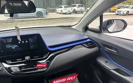 Toyota C-HR I рестайлинг, 2024 год, 2 715 000 рублей, 10 фотография
