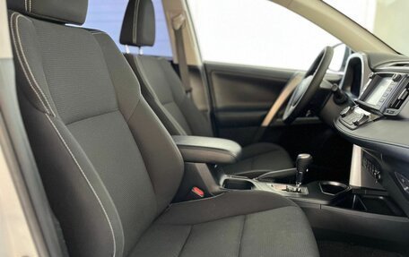 Toyota RAV4, 2019 год, 2 500 000 рублей, 24 фотография