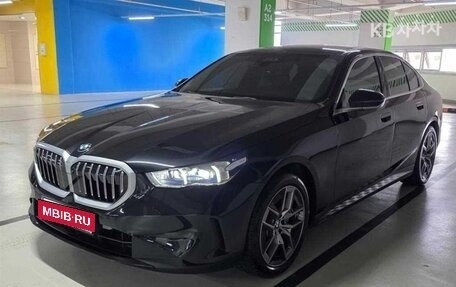 BMW 5 серия, 2023 год, 6 212 020 рублей, 2 фотография