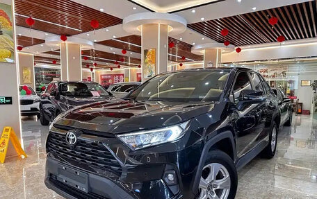 Toyota RAV4, 2024 год, 3 060 000 рублей, 1 фотография