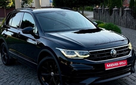 Volkswagen Tiguan II, 2021 год, 2 500 000 рублей, 1 фотография