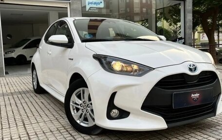 Toyota Yaris, 2021 год, 900 666 рублей, 1 фотография