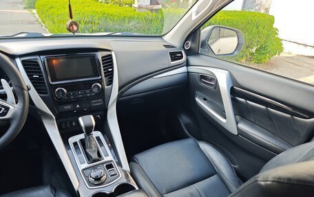 Mitsubishi Pajero Sport III рестайлинг, 2017 год, 3 100 000 рублей, 12 фотография