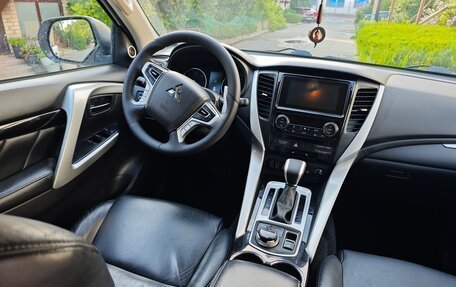 Mitsubishi Pajero Sport III рестайлинг, 2017 год, 3 100 000 рублей, 13 фотография