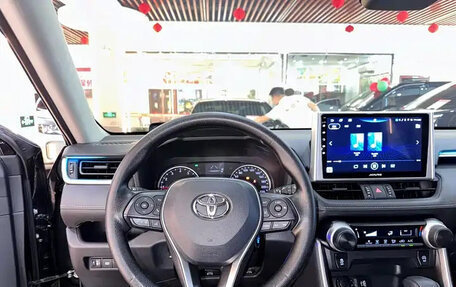 Toyota RAV4, 2024 год, 3 060 000 рублей, 11 фотография