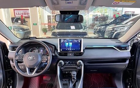 Toyota RAV4, 2024 год, 3 060 000 рублей, 9 фотография