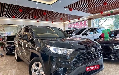 Toyota RAV4, 2024 год, 3 060 000 рублей, 2 фотография
