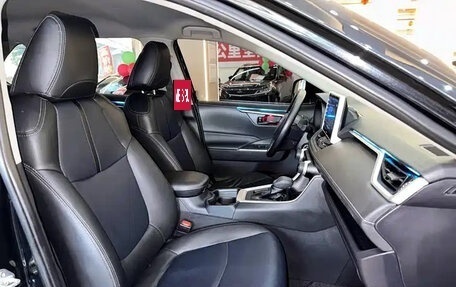 Toyota RAV4, 2024 год, 3 060 000 рублей, 8 фотография