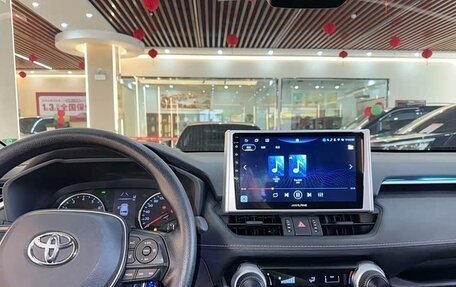 Toyota RAV4, 2024 год, 3 060 000 рублей, 15 фотография
