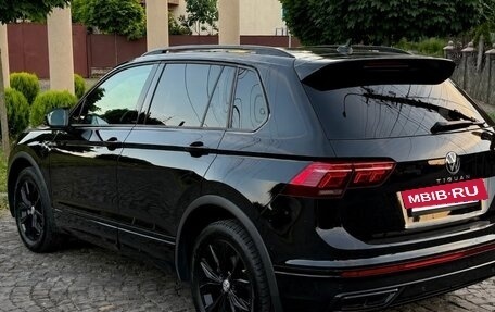 Volkswagen Tiguan II, 2021 год, 2 500 000 рублей, 2 фотография