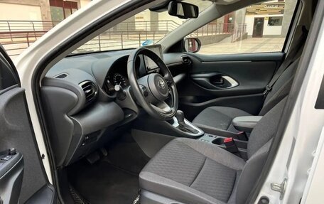 Toyota Yaris, 2021 год, 900 666 рублей, 8 фотография