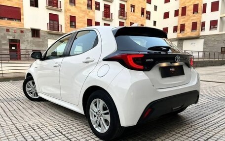 Toyota Yaris, 2021 год, 900 666 рублей, 4 фотография
