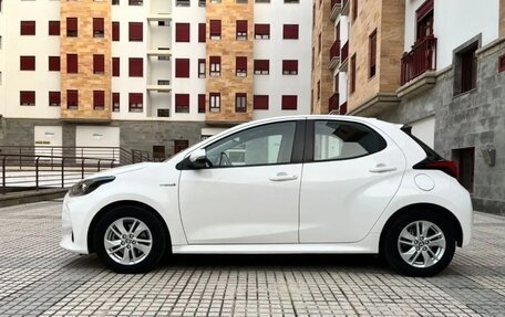 Toyota Yaris, 2021 год, 900 666 рублей, 5 фотография