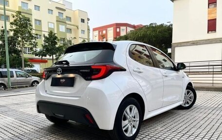 Toyota Yaris, 2021 год, 900 666 рублей, 6 фотография