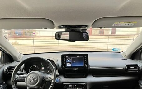 Toyota Yaris, 2021 год, 900 666 рублей, 7 фотография