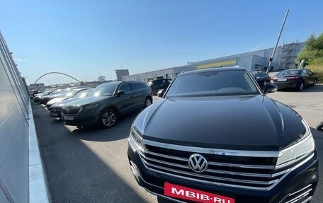 Volkswagen Touareg III, 2019 год, 3 999 000 рублей, 2 фотография