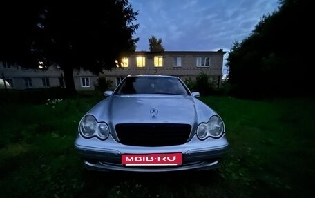 Mercedes-Benz C-Класс, 2003 год, 450 000 рублей, 3 фотография
