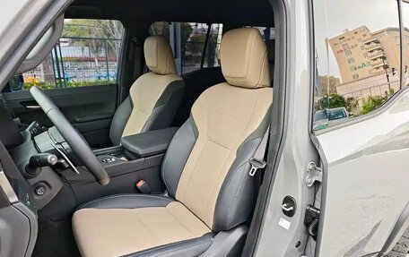 Lexus GX, 2025 год, 15 000 000 рублей, 9 фотография