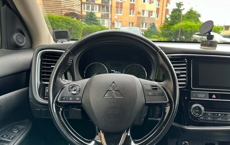 Mitsubishi Outlander III рестайлинг 3, 2020 год, 1 900 000 рублей, 21 фотография