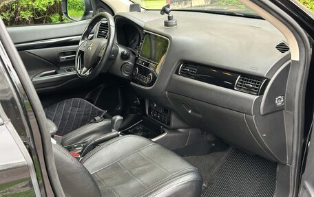Mitsubishi Outlander III рестайлинг 3, 2020 год, 1 900 000 рублей, 17 фотография