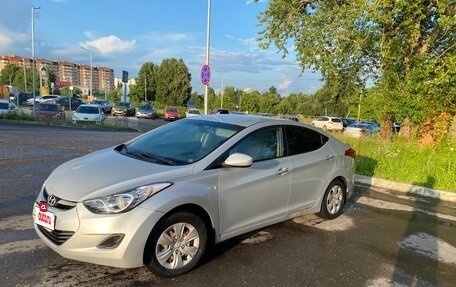 Hyundai Elantra V, 2013 год, 700 000 рублей, 2 фотография