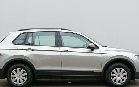 Volkswagen Tiguan II, 2017 год, 1 990 000 рублей, 2 фотография
